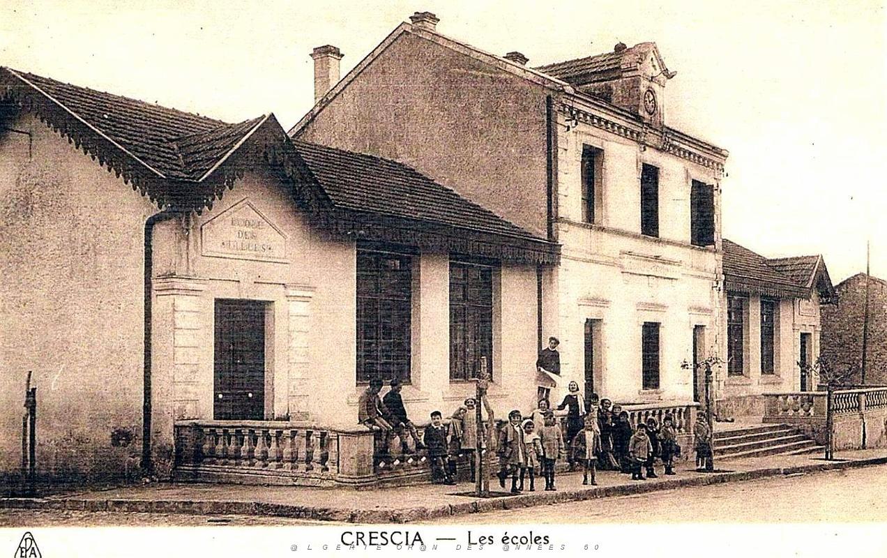 1575- Crescia - Les Ecoles.jpg